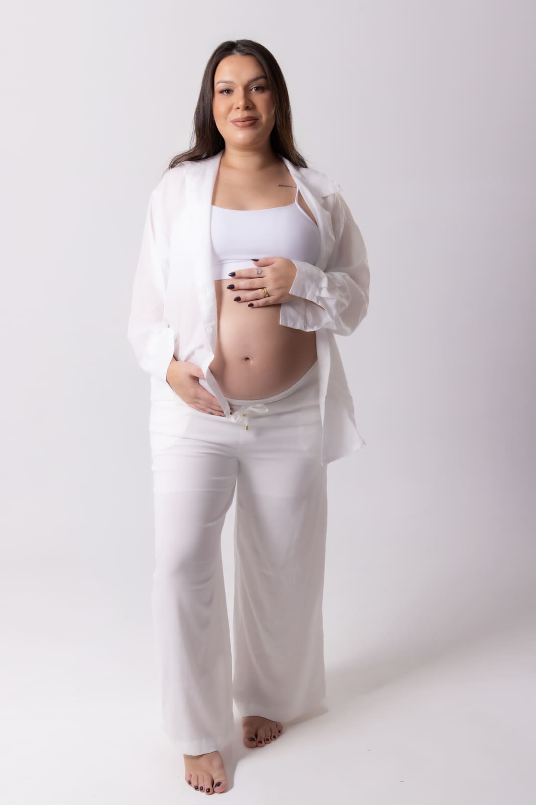 Blusa, pantalona e camisa por cima